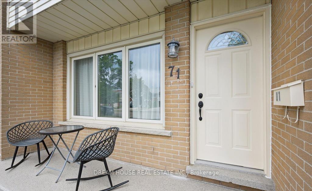 71 Overlea Drive, Kitchener, Ontario  N2M 1S9 - Photo 4 - X12477228