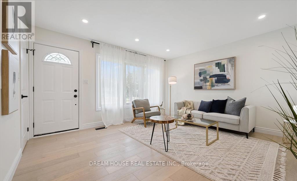 71 Overlea Drive, Kitchener, Ontario  N2M 1S9 - Photo 5 - X12477228