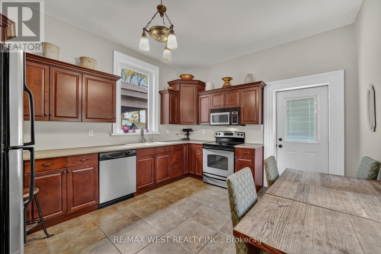 72 Banfield Street S, Brant, Ontario  N3L 2Z1 - Photo 3 - X12477241