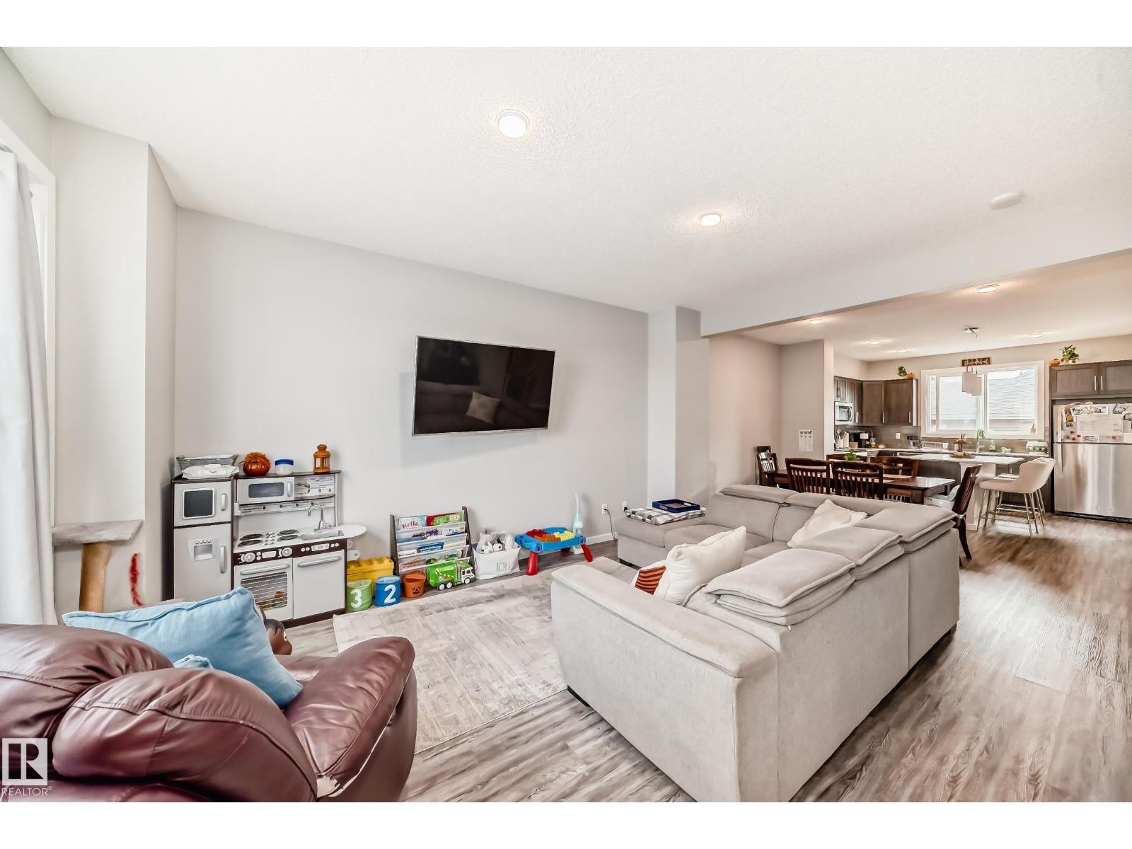 2609 Maple Wy Nw, Edmonton, Alberta  T6T 2K1 - Photo 3 - E4463119