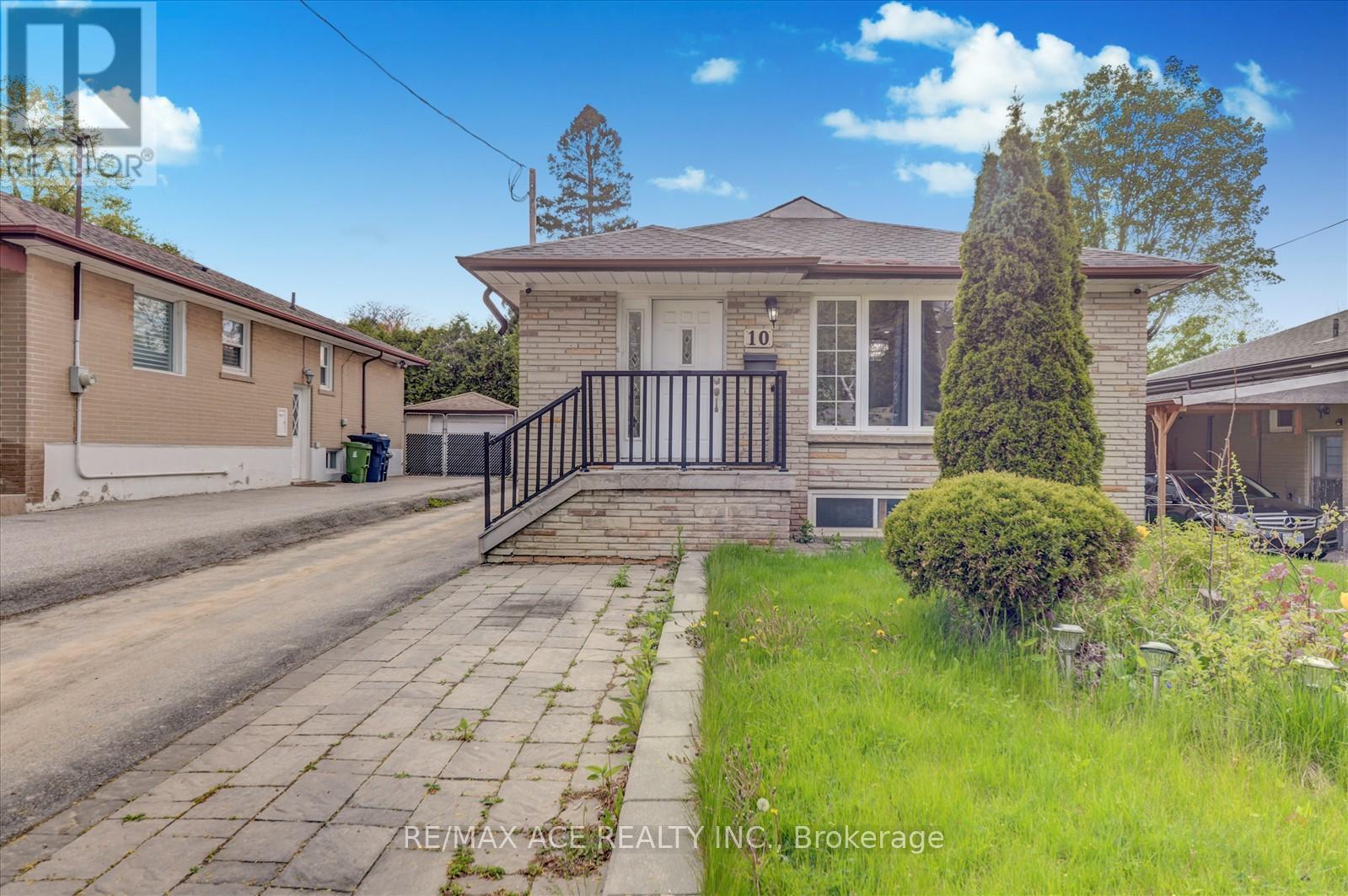 10 Blakemanor Boulevard, Toronto, Ontario  M1J 2W4 - Photo 1 - E12477252