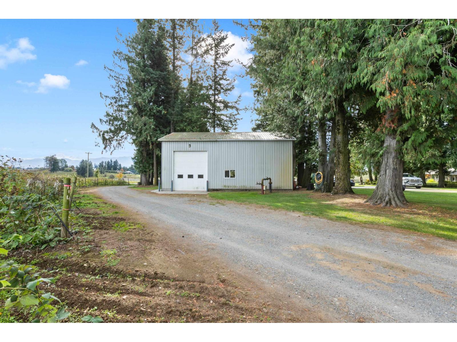 197 Clearbrook Road, Abbotsford, British Columbia  V2T 5X1 - Photo 4 - R3061075