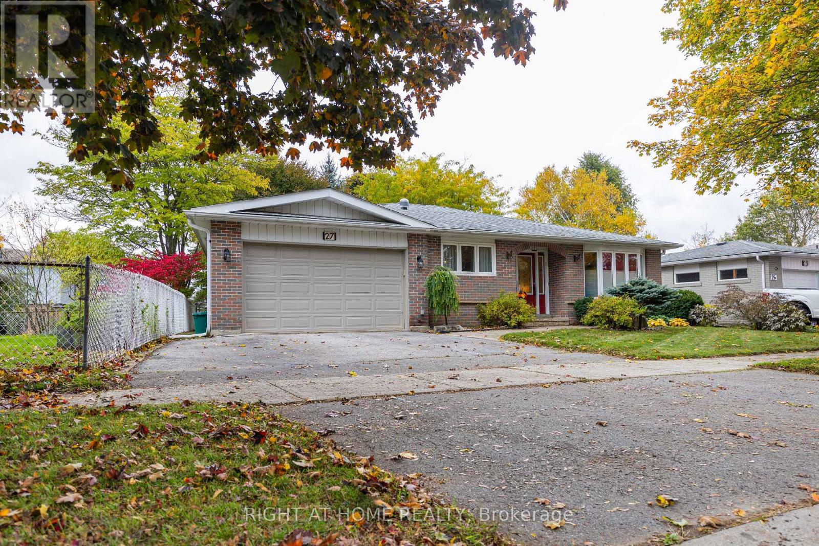 27 Bigwin Drive, Aurora, Ontario  L4G 3C4 - Photo 3 - N12477297