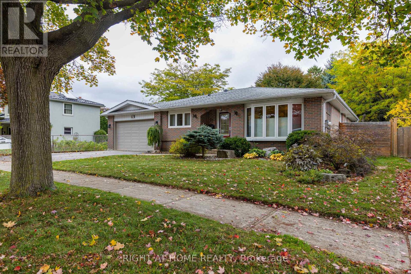 27 Bigwin Drive, Aurora, Ontario  L4G 3C4 - Photo 4 - N12477297