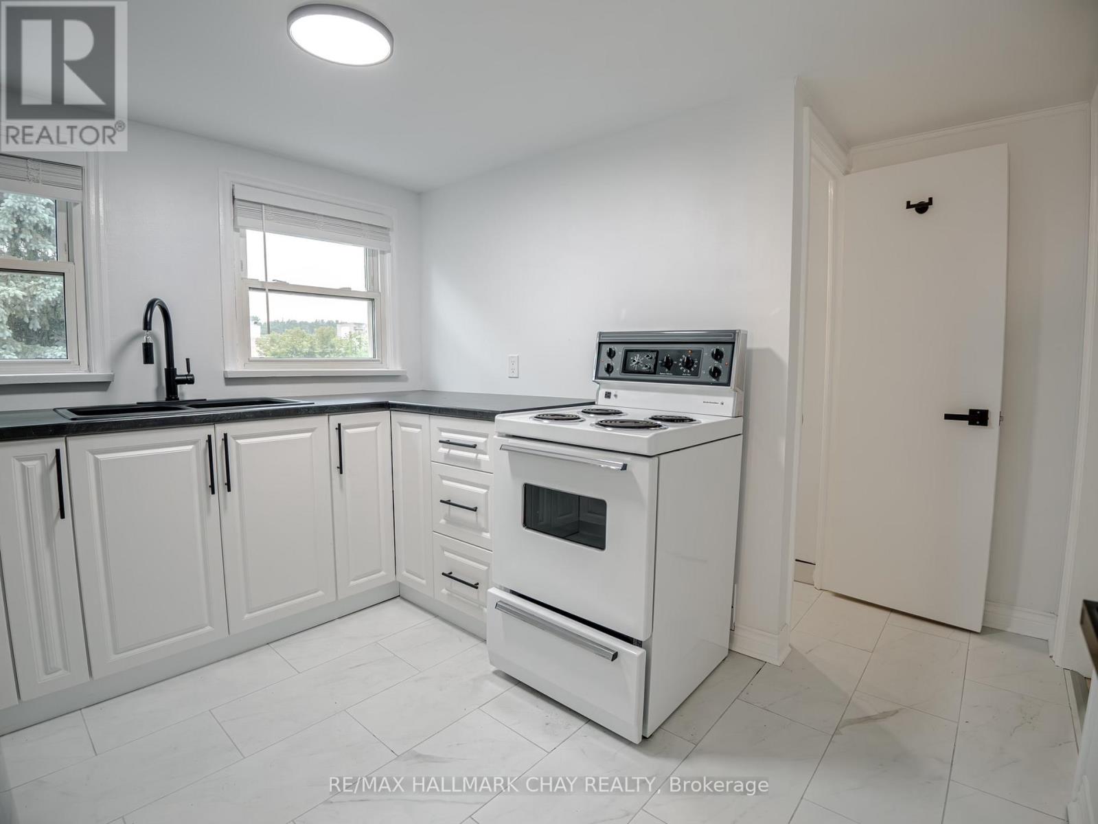 UPPER - 100 DONALD STREET, Barrie, Ontario