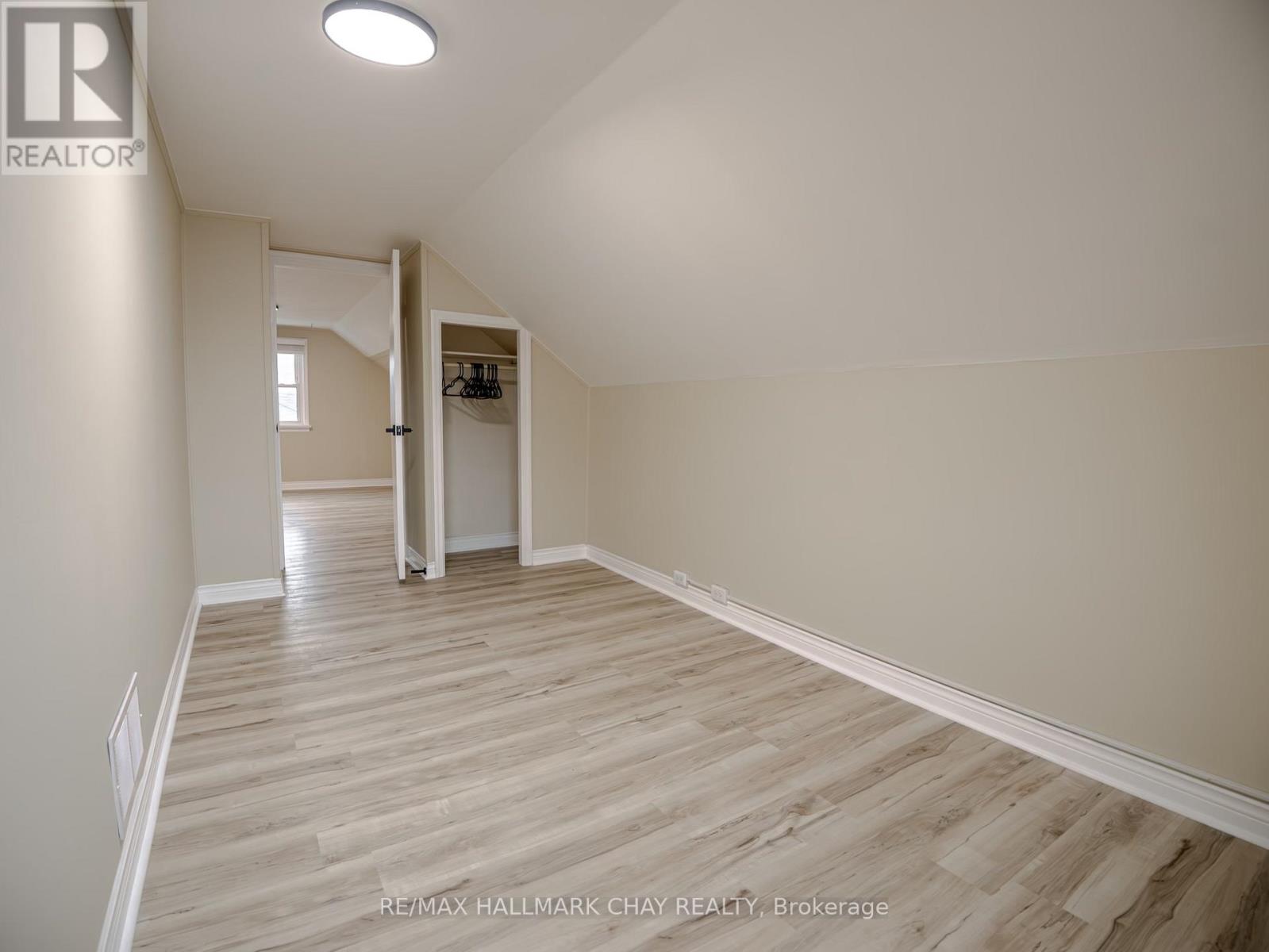 Upper - 100 Donald Street, Barrie, Ontario  L4N 1E3 - Photo 13 - S12477255