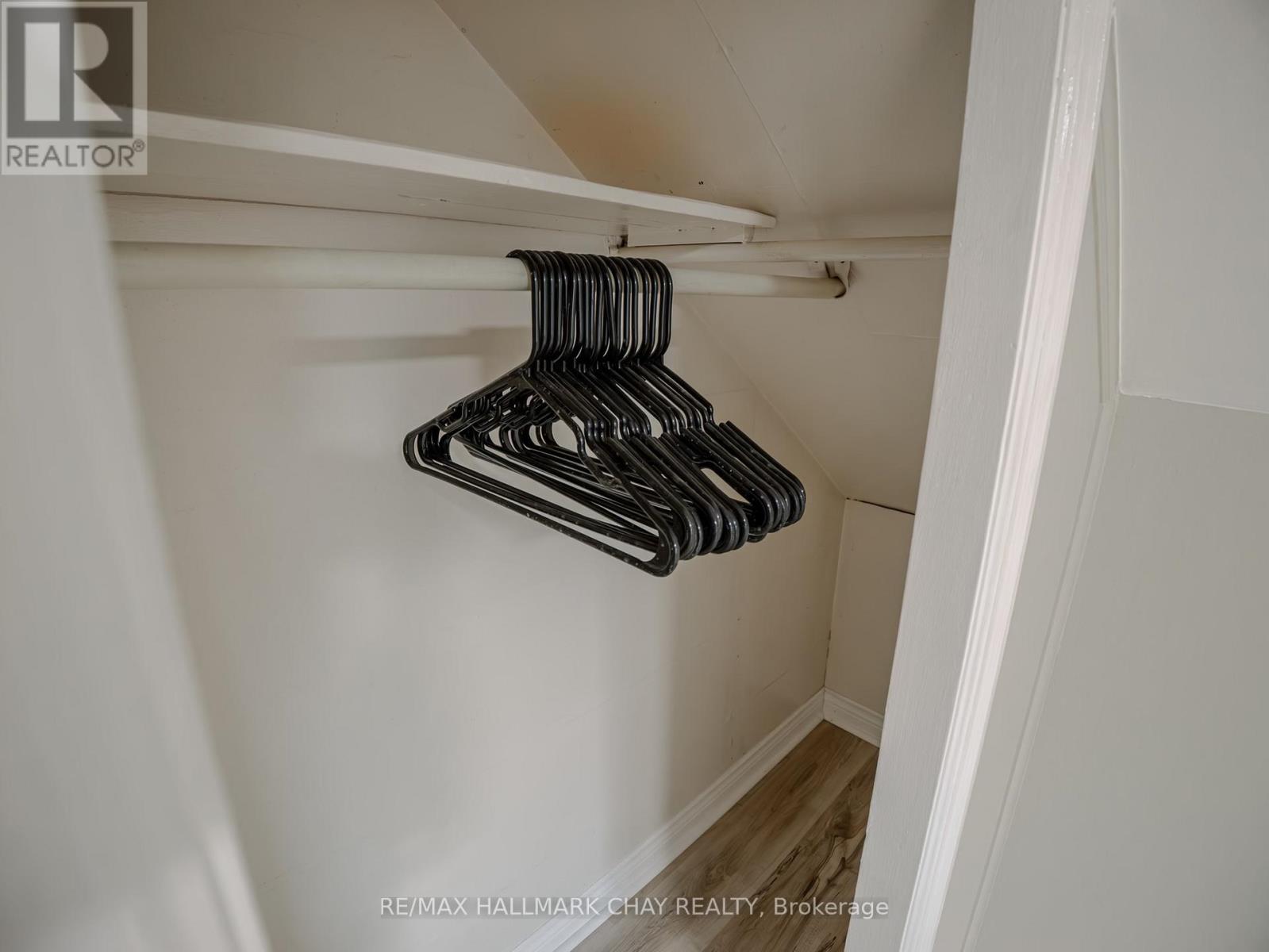 Upper - 100 Donald Street, Barrie, Ontario  L4N 1E3 - Photo 15 - S12477255