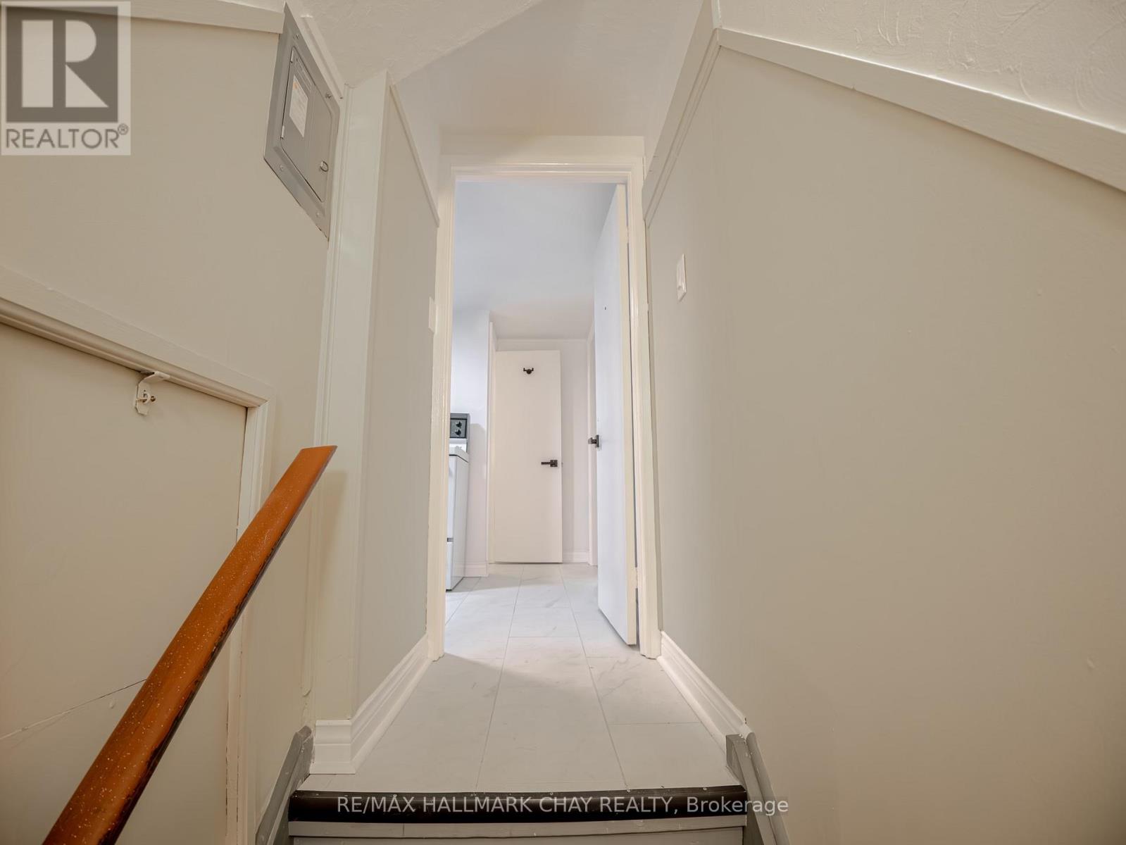 Upper - 100 Donald Street, Barrie, Ontario  L4N 1E3 - Photo 16 - S12477255