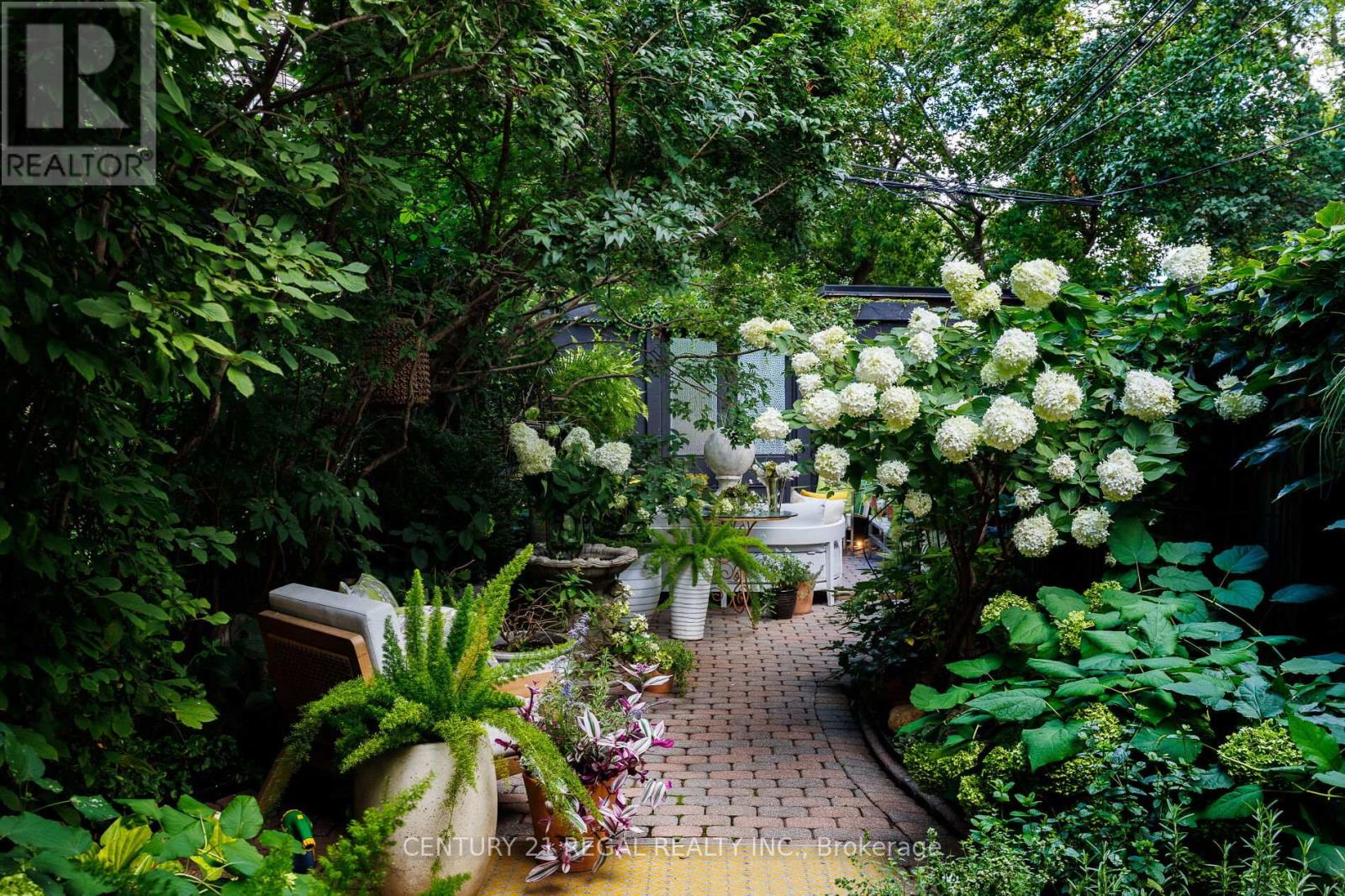 723 Durie Street, Toronto, Ontario  M6S 3H4 - Photo 11 - W12477261