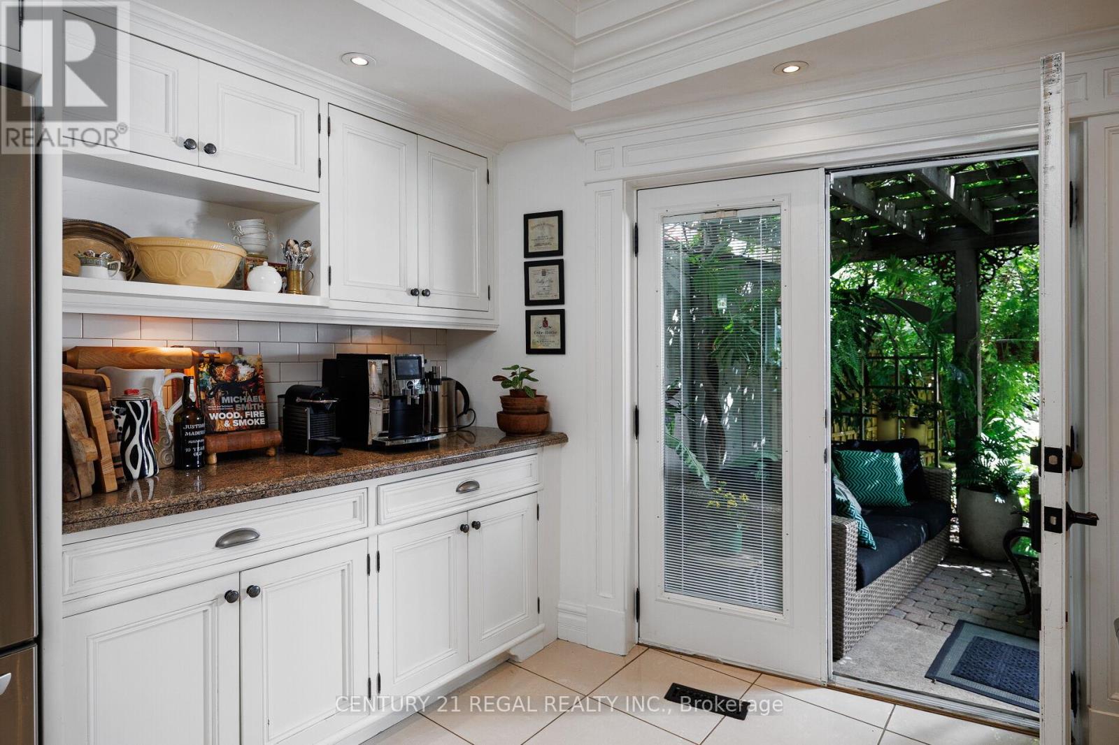 723 Durie Street, Toronto, Ontario  M6S 3H4 - Photo 8 - W12477261