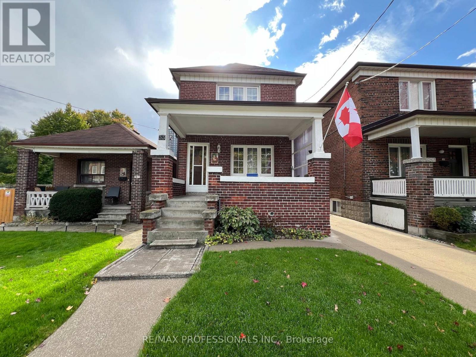 33 Chandos Avenue, Toronto, Ontario  M6H 2E6 - Photo 1 - W12477277