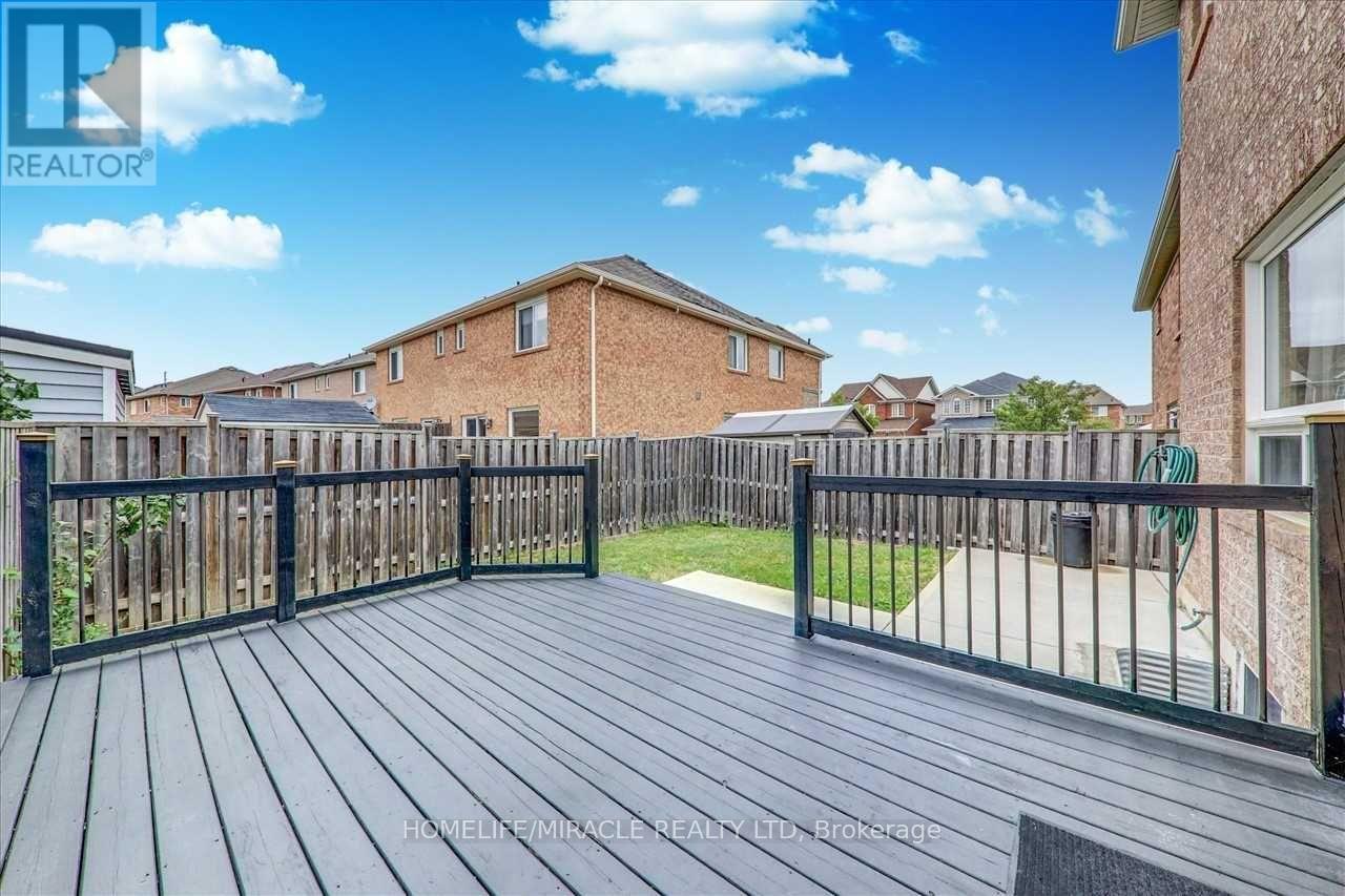 11 Bushmill Circle, Brampton, Ontario  L7A 0K7 - Photo 21 - W12477288