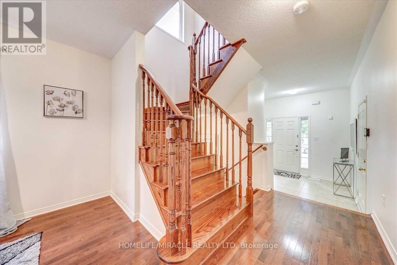 11 Bushmill Circle, Brampton, Ontario  L7A 0K7 - Photo 8 - W12477288