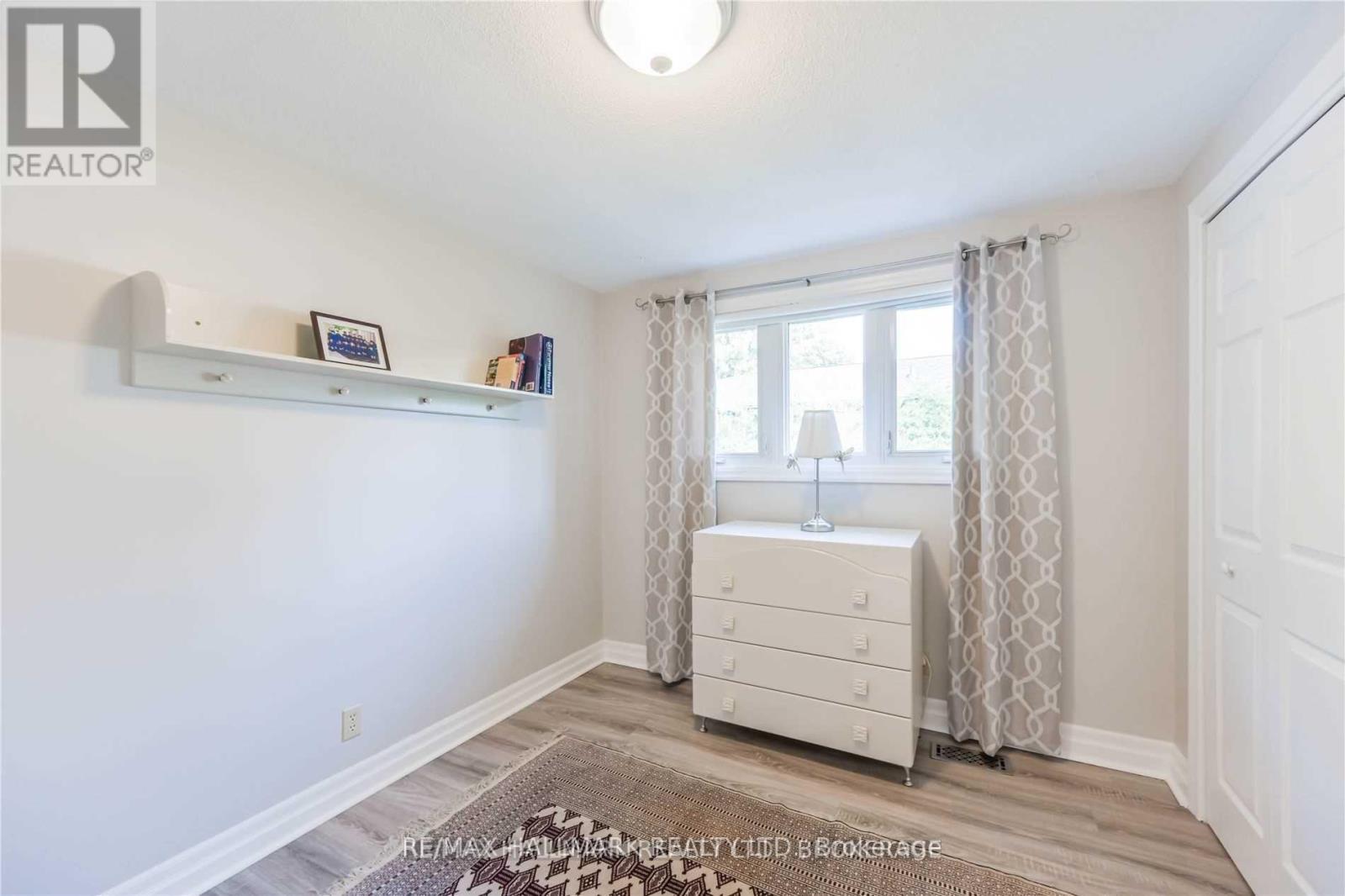 687 Artreva Crescent, Burlington, Ontario  L7L 2B8 - Photo 14 - W12477293