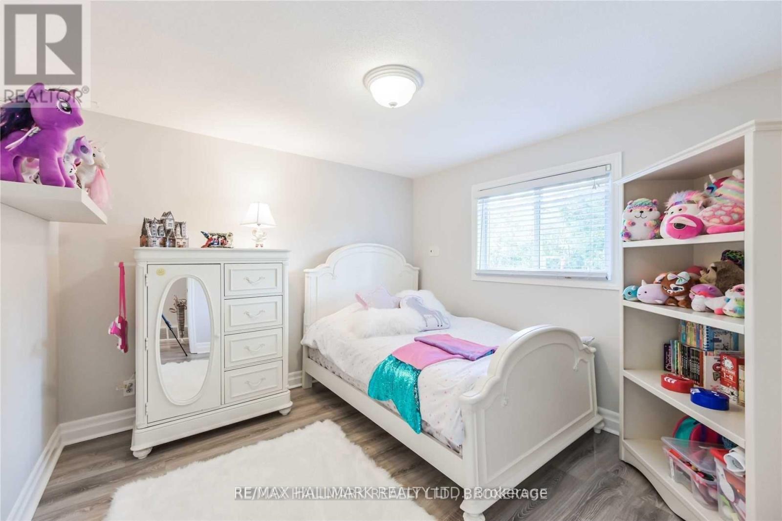 687 Artreva Crescent, Burlington, Ontario  L7L 2B8 - Photo 15 - W12477293