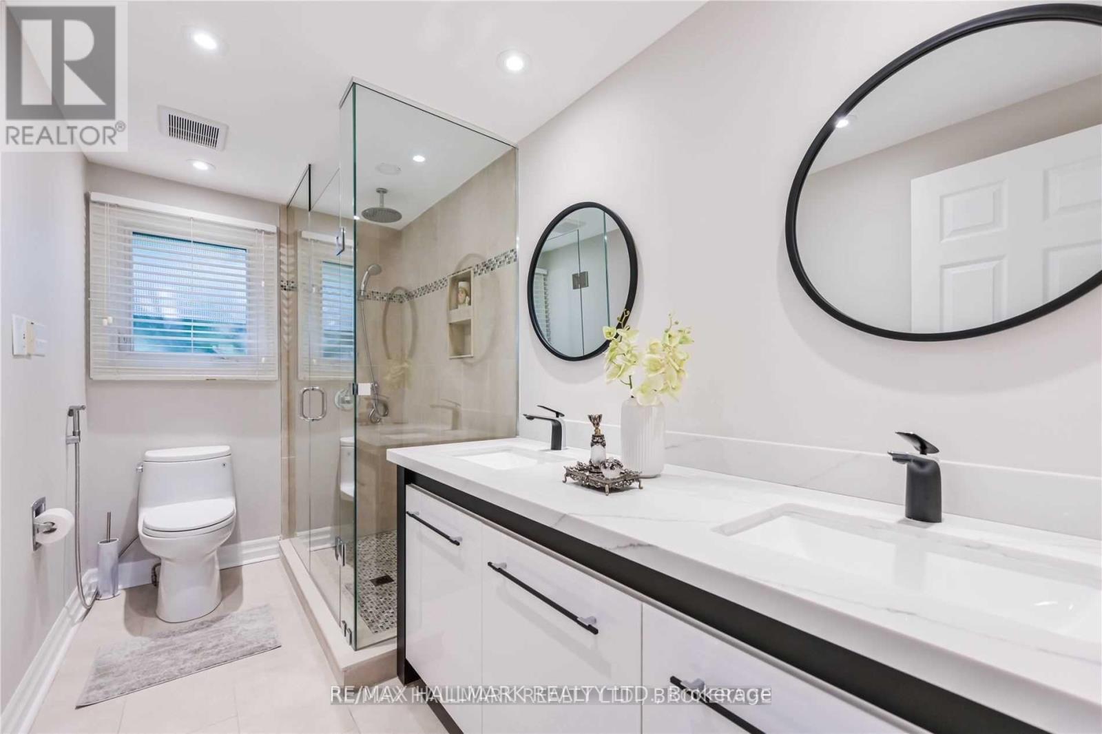 687 Artreva Crescent, Burlington, Ontario  L7L 2B8 - Photo 16 - W12477293