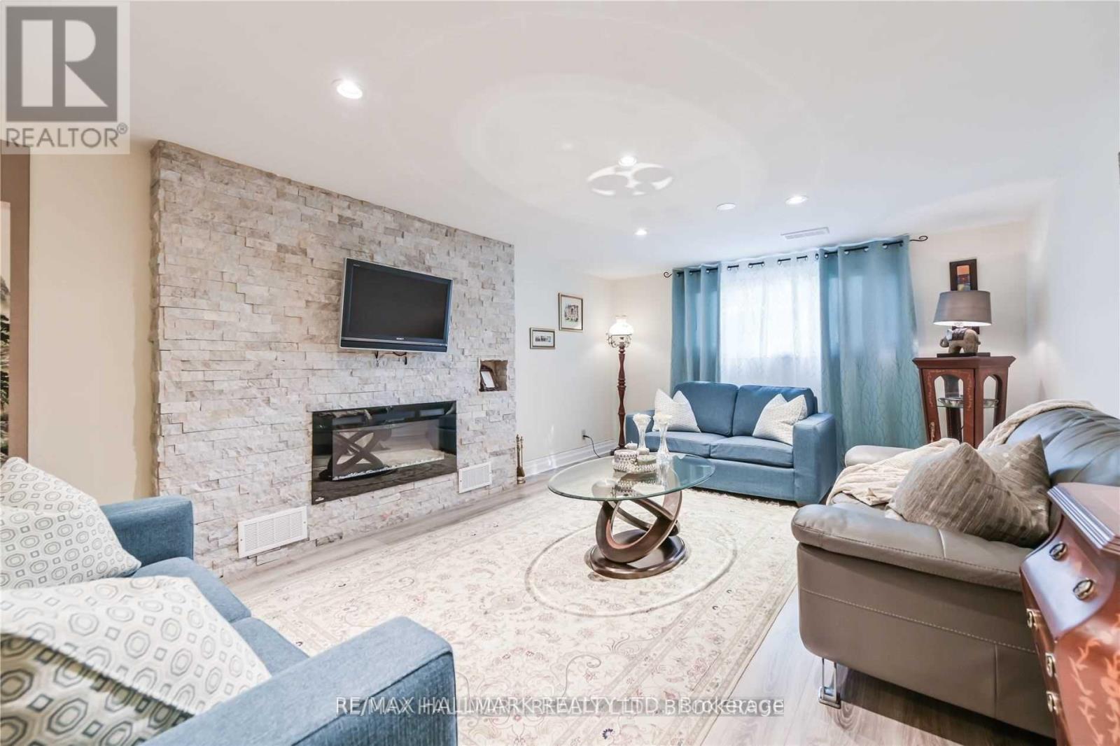 687 Artreva Crescent, Burlington, Ontario  L7L 2B8 - Photo 17 - W12477293