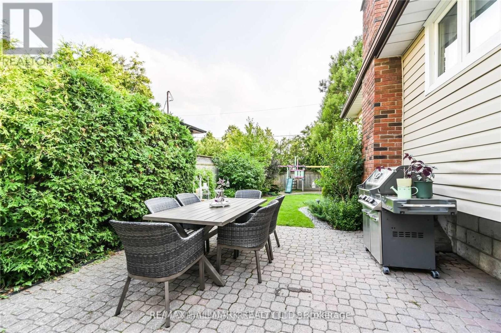 687 Artreva Crescent, Burlington, Ontario  L7L 2B8 - Photo 22 - W12477293