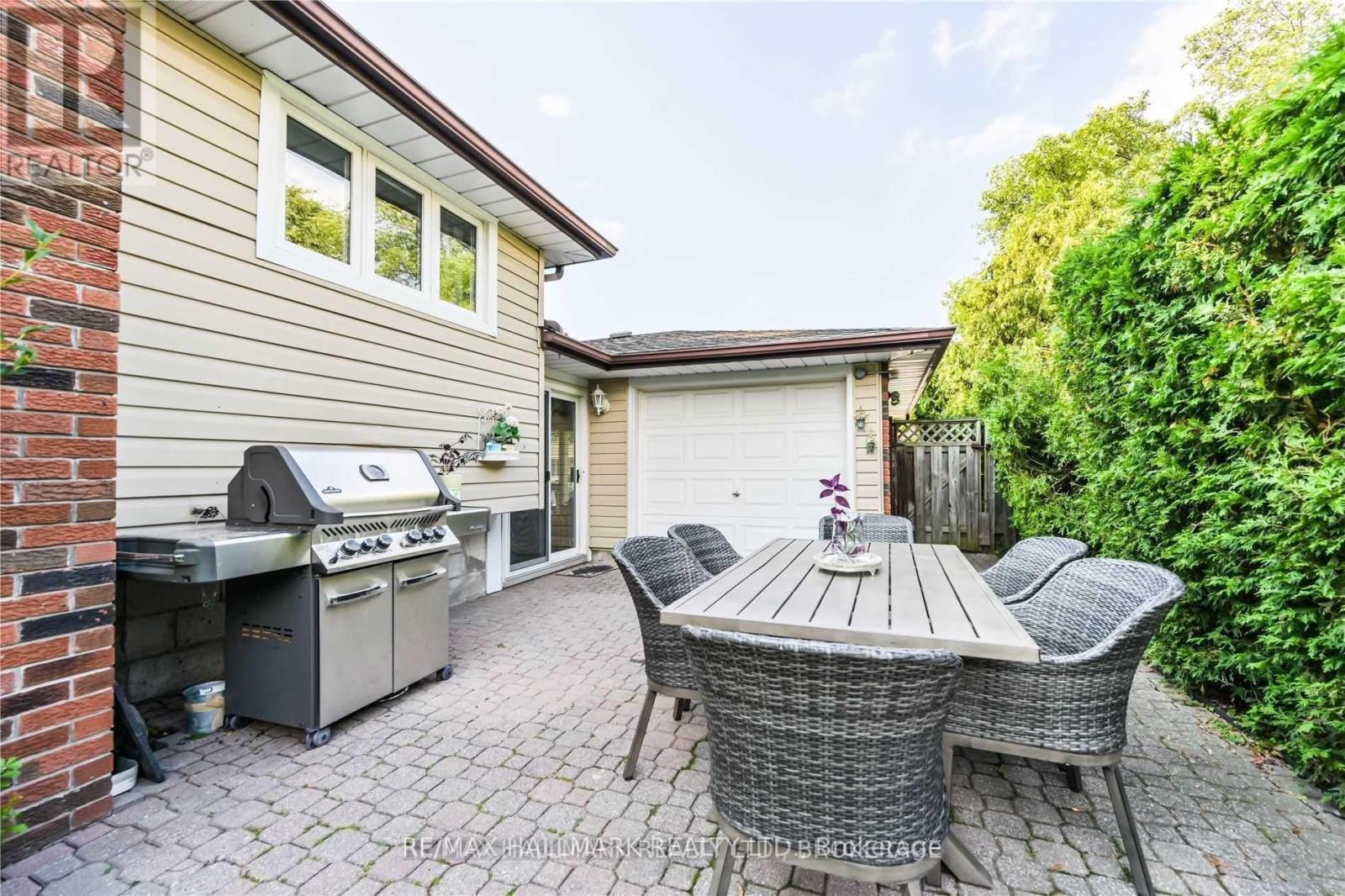687 Artreva Crescent, Burlington, Ontario  L7L 2B8 - Photo 23 - W12477293