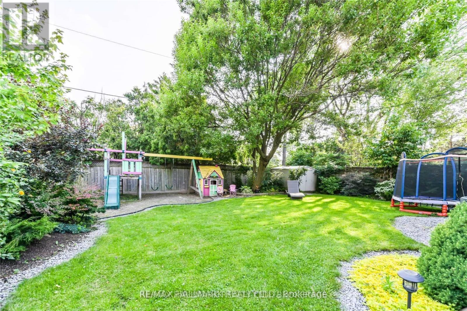 687 Artreva Crescent, Burlington, Ontario  L7L 2B8 - Photo 24 - W12477293
