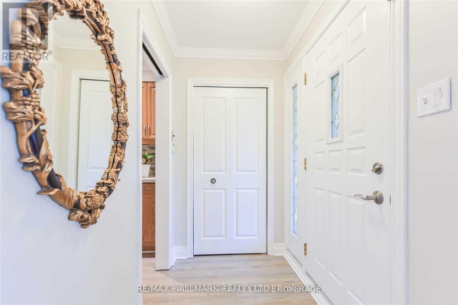 687 Artreva Crescent, Burlington, Ontario  L7L 2B8 - Photo 3 - W12477293
