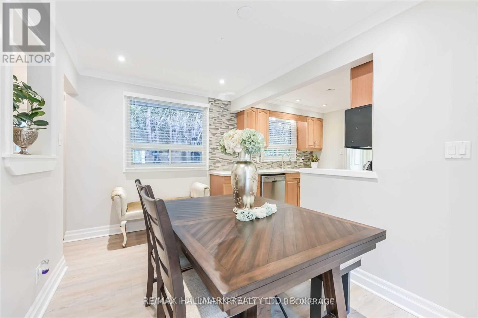 687 Artreva Crescent, Burlington, Ontario  L7L 2B8 - Photo 7 - W12477293