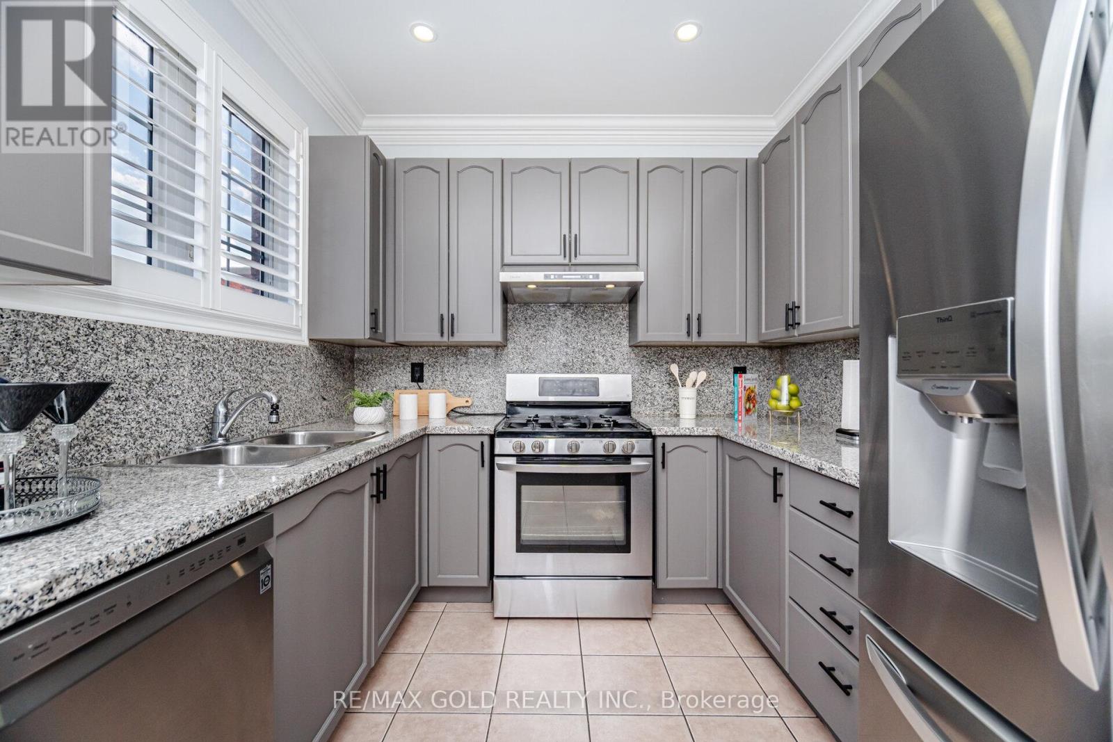 225 Father Tobin Road, Brampton, Ontario  L6R 0G3 - Photo 13 - W12477298