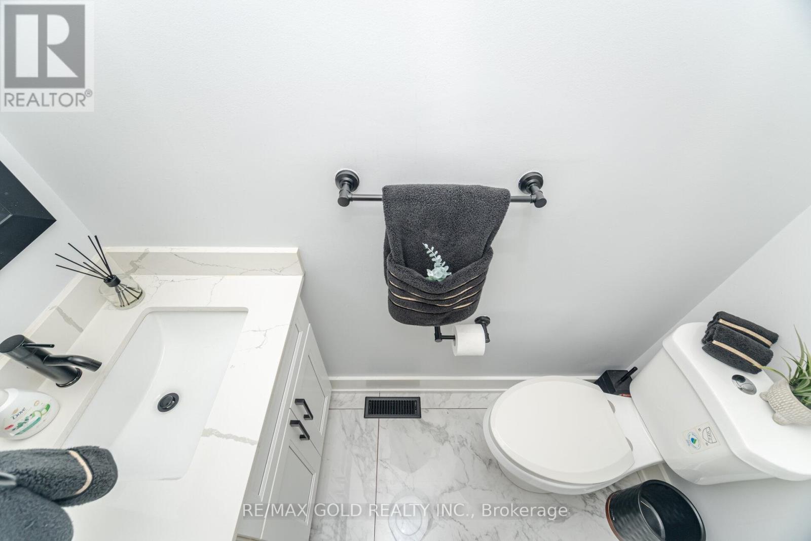 225 Father Tobin Road, Brampton, Ontario  L6R 0G3 - Photo 17 - W12477298