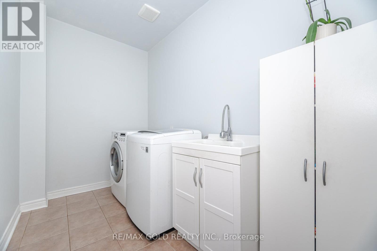 225 Father Tobin Road, Brampton, Ontario  L6R 0G3 - Photo 18 - W12477298