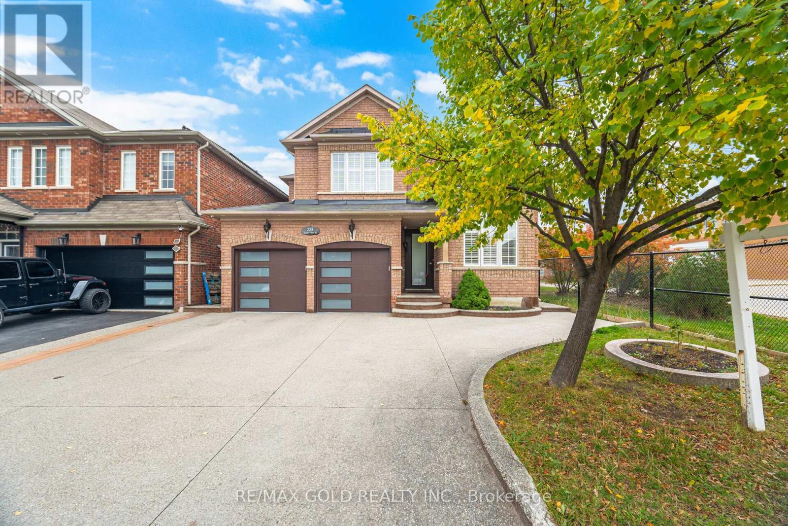 225 Father Tobin Road, Brampton, Ontario  L6R 0G3 - Photo 5 - W12477298