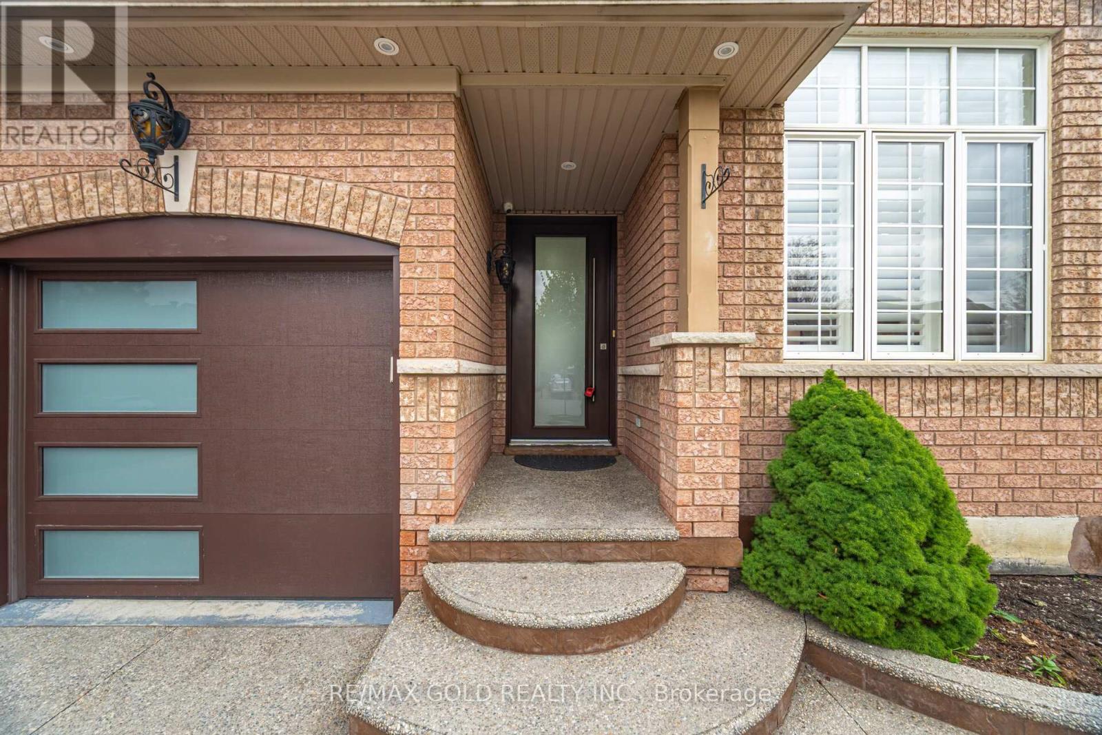 225 Father Tobin Road, Brampton, Ontario  L6R 0G3 - Photo 6 - W12477298