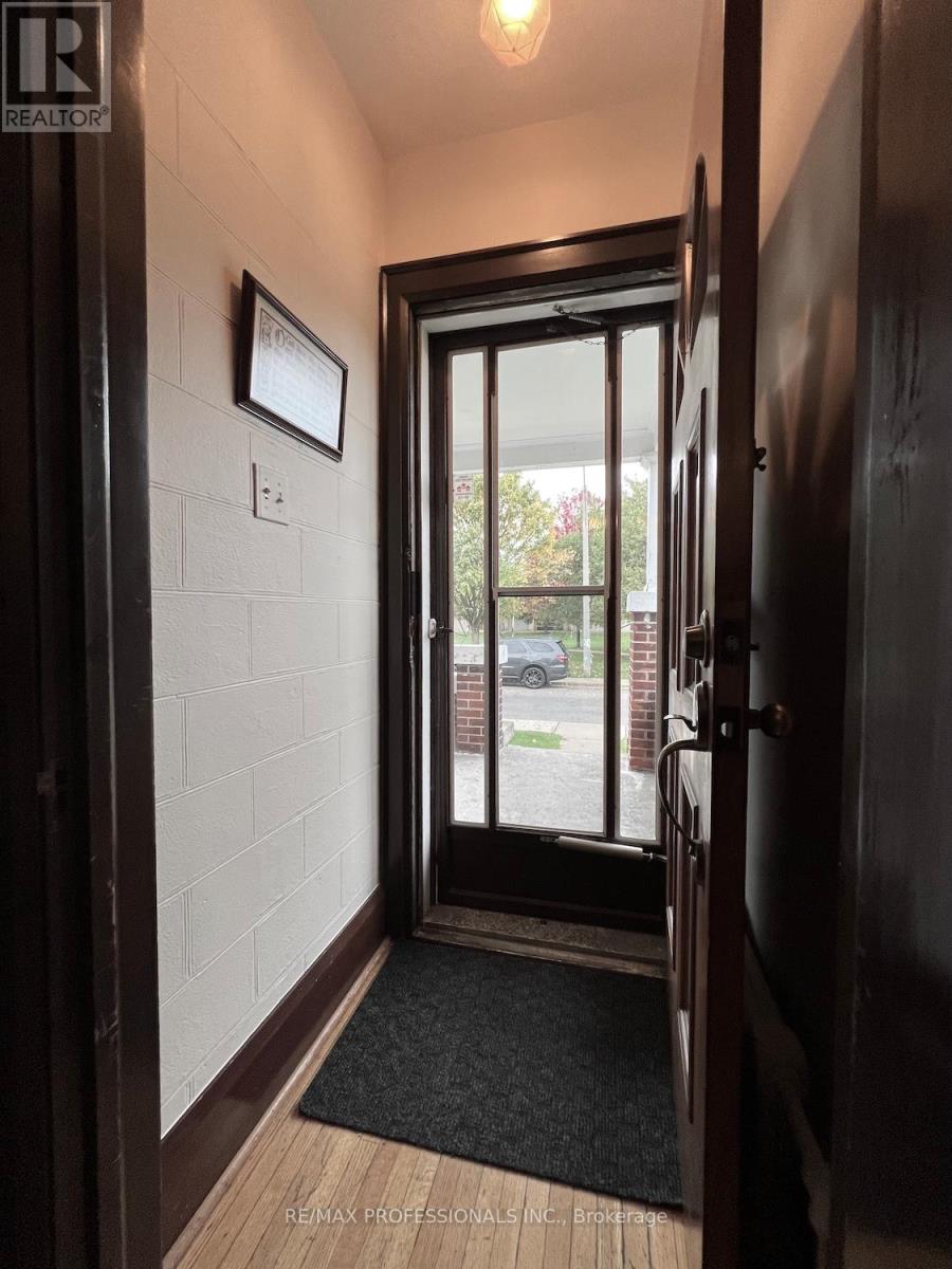33 Chandos Avenue, Toronto, Ontario  M6H 2E6 - Photo 22 - W12477277