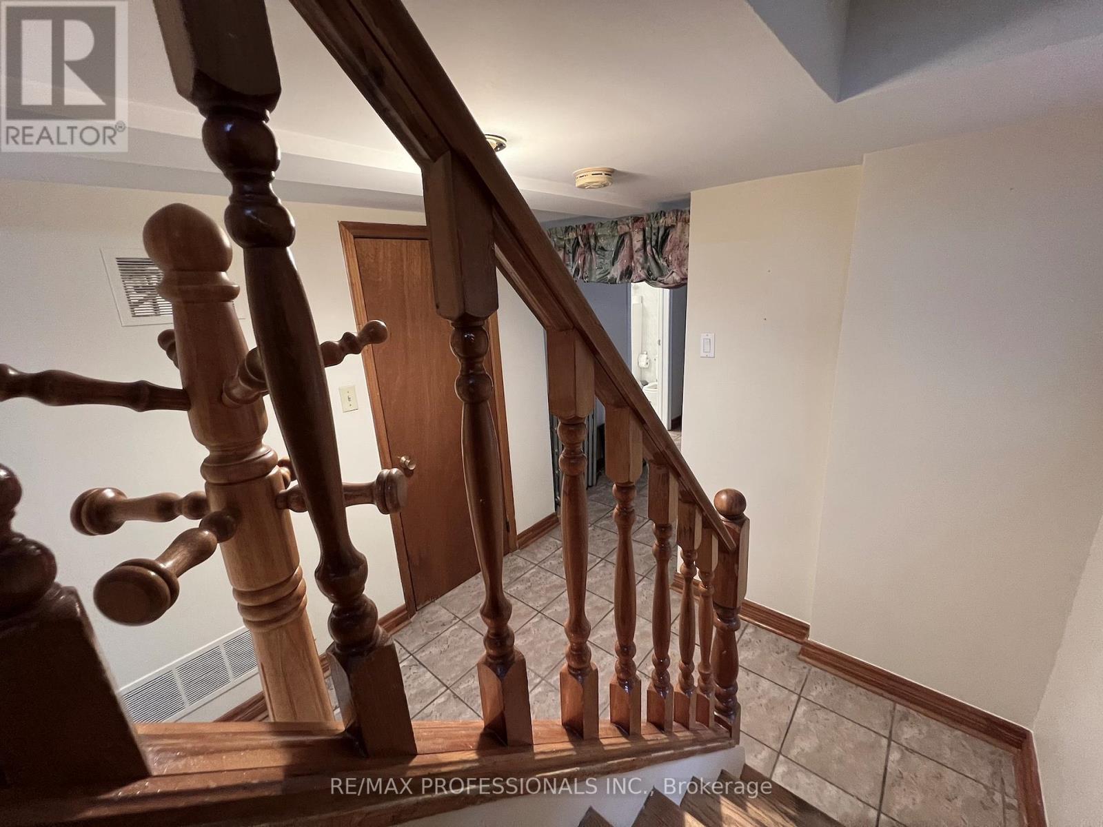 33 Chandos Avenue, Toronto, Ontario  M6H 2E6 - Photo 39 - W12477277