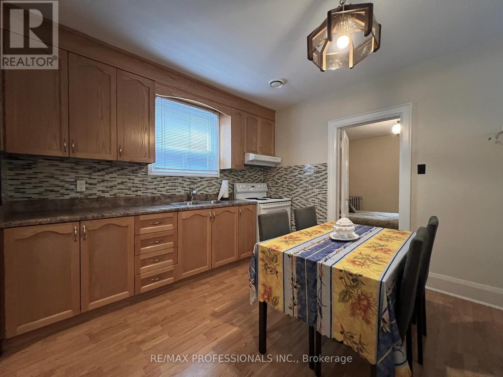 33 Chandos Avenue, Toronto, Ontario  M6H 2E6 - Photo 37 - W12477277