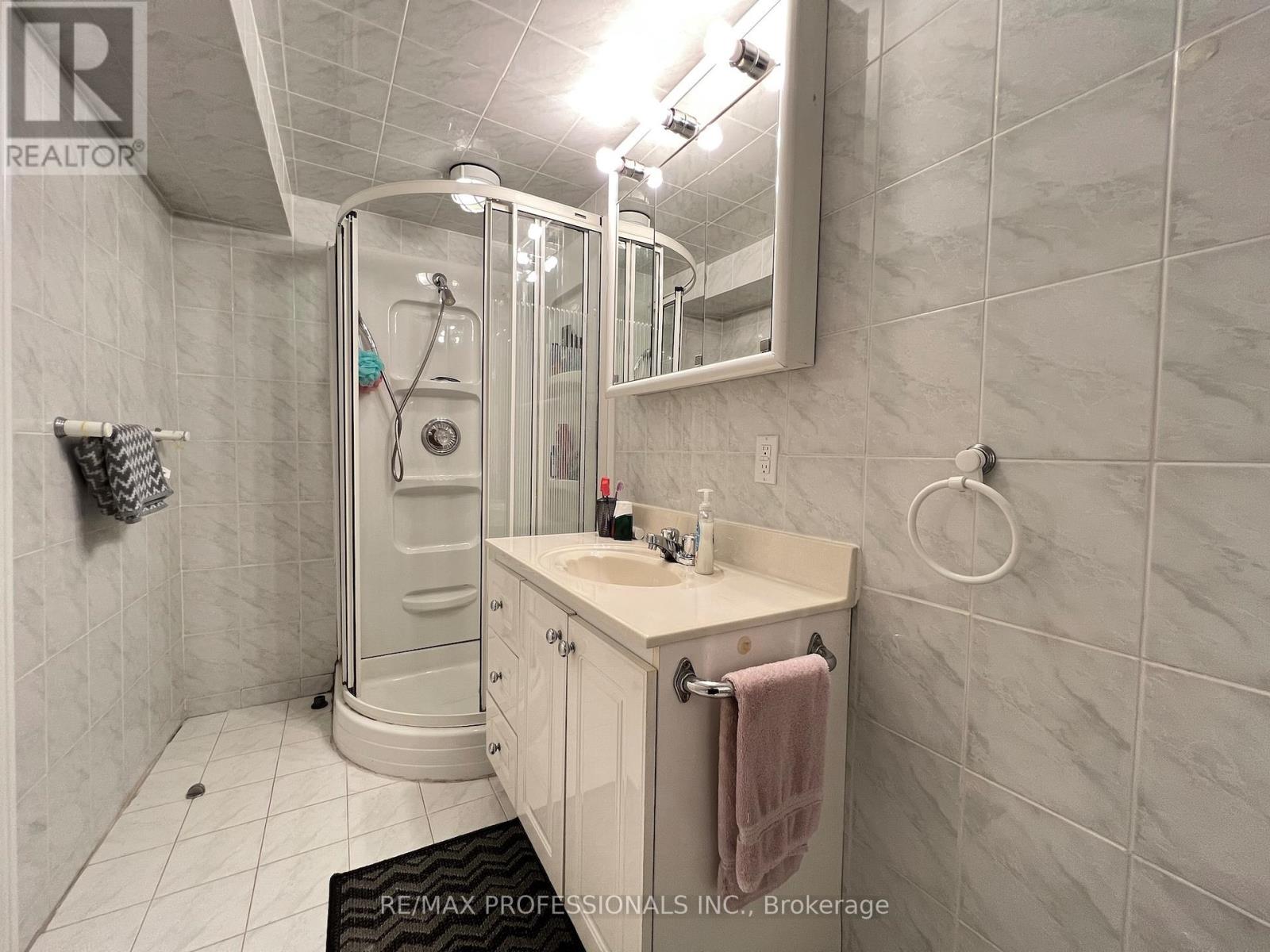 33 Chandos Avenue, Toronto, Ontario  M6H 2E6 - Photo 48 - W12477277