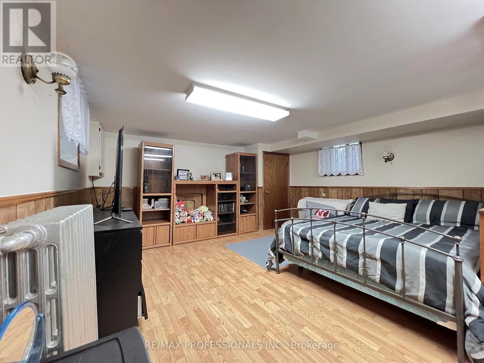 33 Chandos Avenue, Toronto, Ontario  M6H 2E6 - Photo 40 - W12477277
