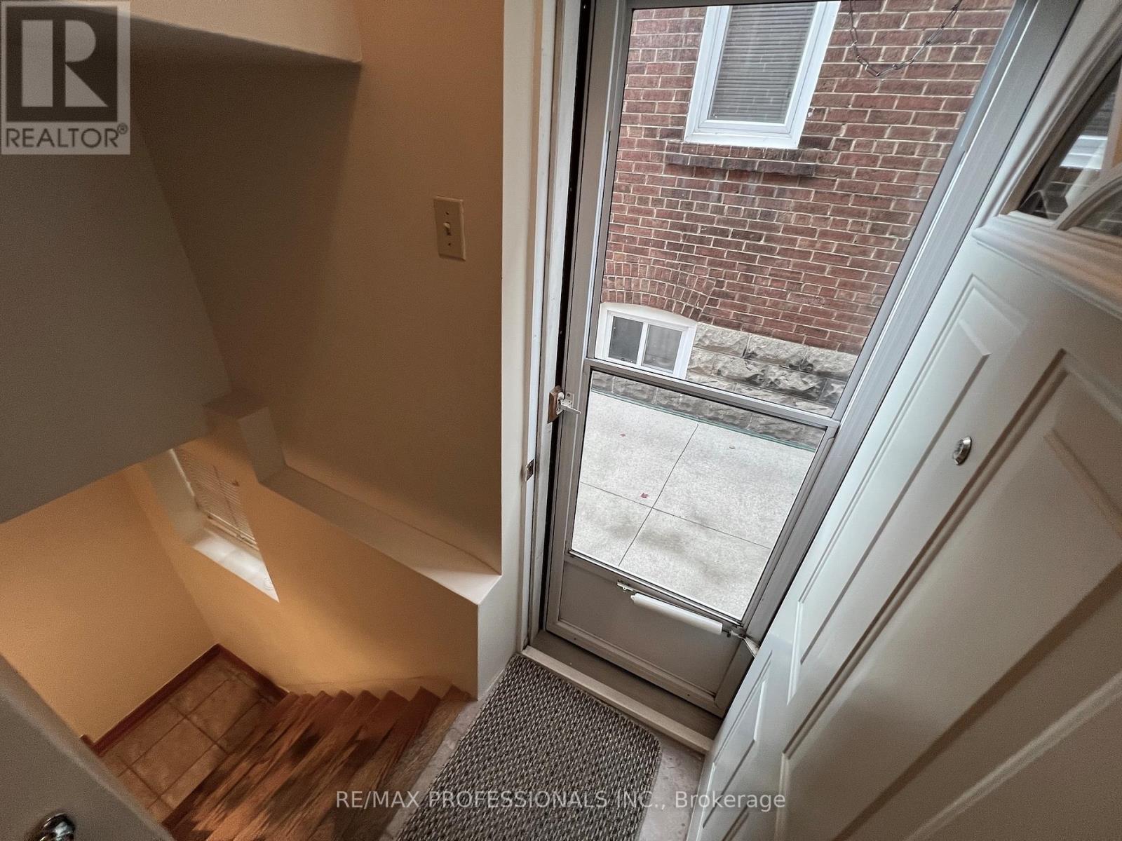 33 Chandos Avenue, Toronto, Ontario  M6H 2E6 - Photo 38 - W12477277