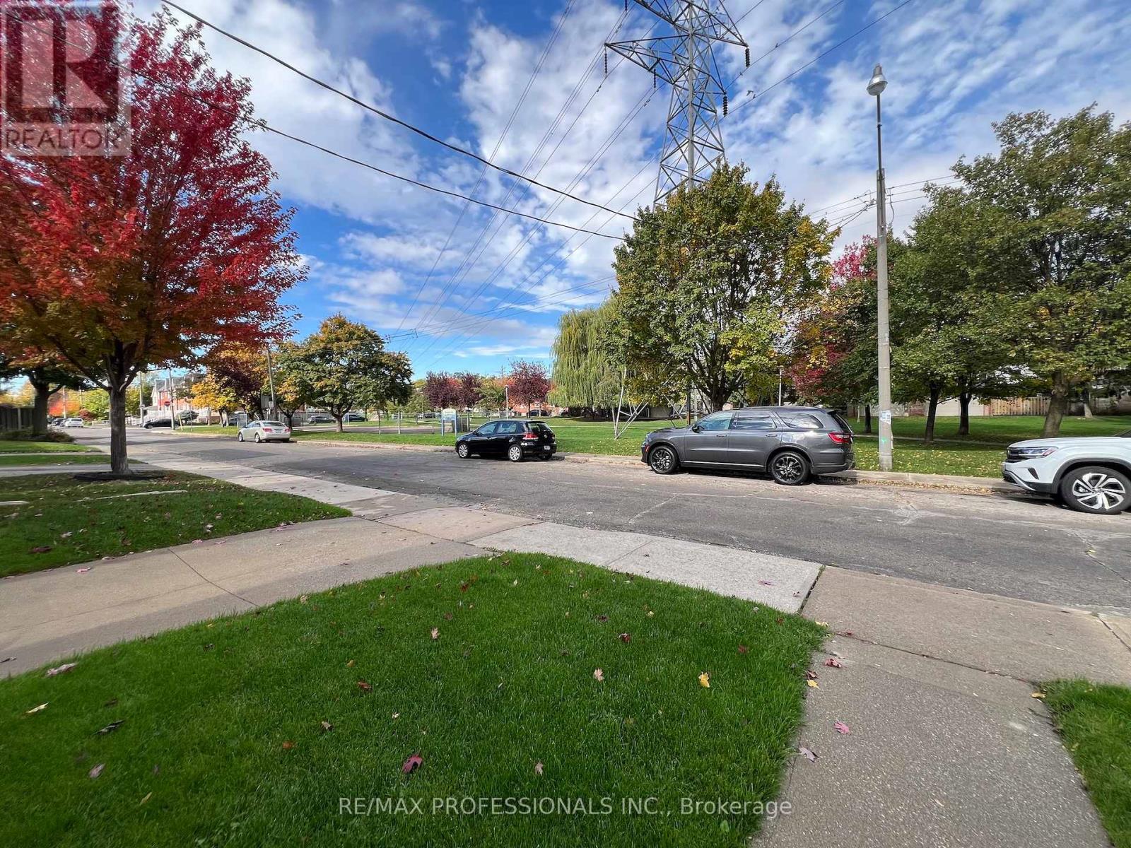 33 Chandos Avenue, Toronto, Ontario  M6H 2E6 - Photo 49 - W12477277