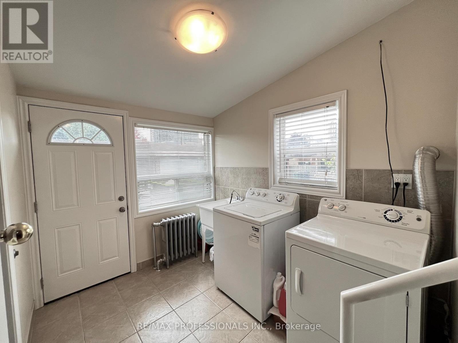 33 Chandos Avenue, Toronto, Ontario  M6H 2E6 - Photo 28 - W12477277