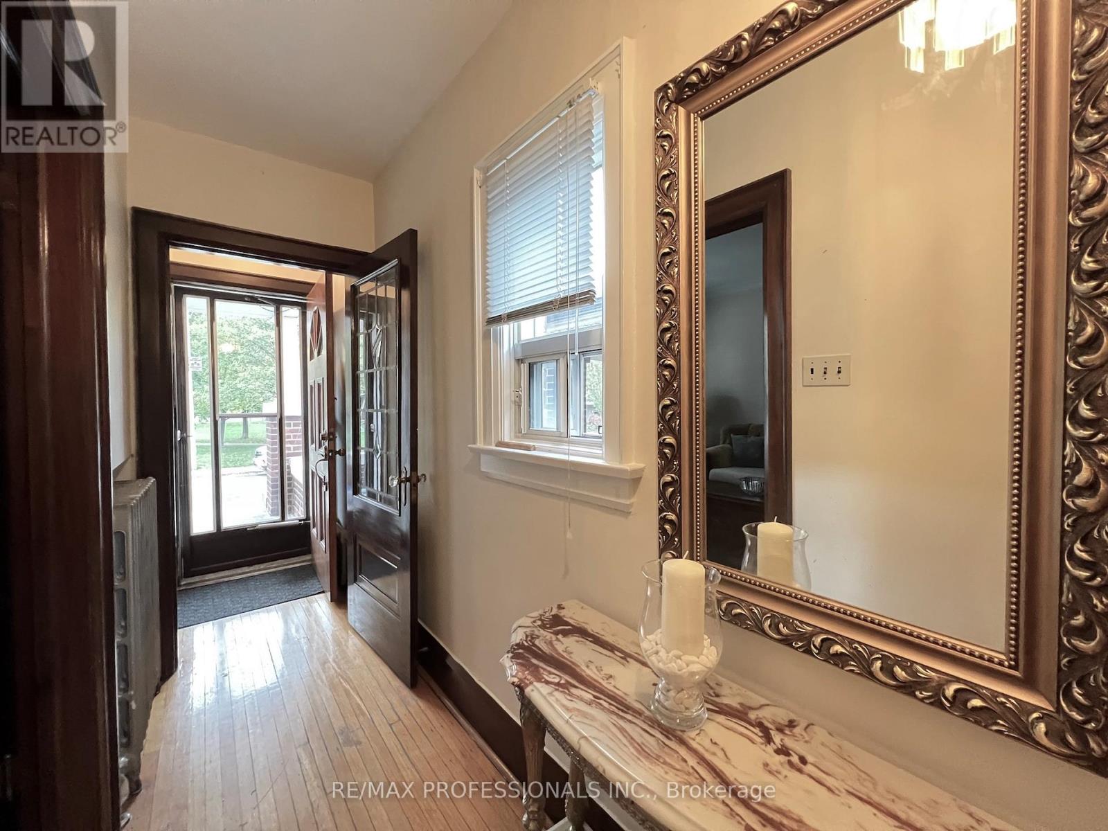 33 Chandos Avenue, Toronto, Ontario  M6H 2E6 - Photo 21 - W12477277