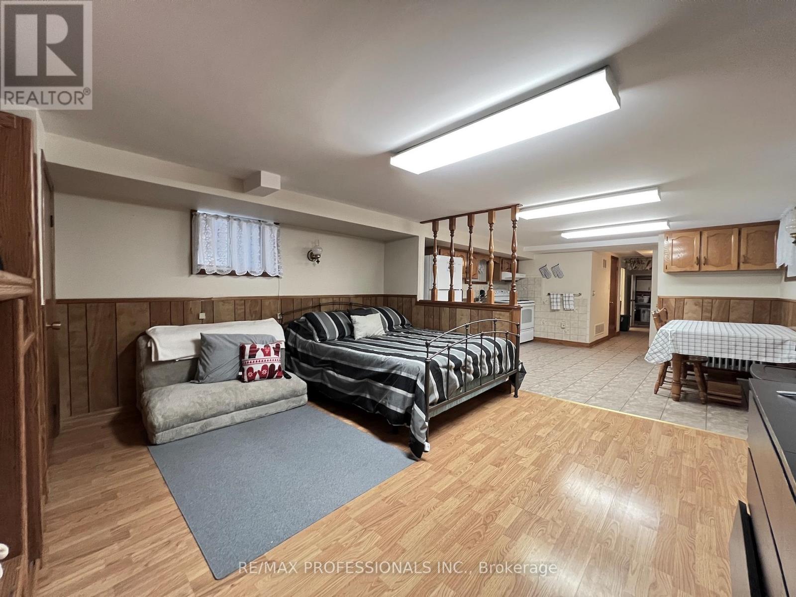 33 Chandos Avenue, Toronto, Ontario  M6H 2E6 - Photo 41 - W12477277