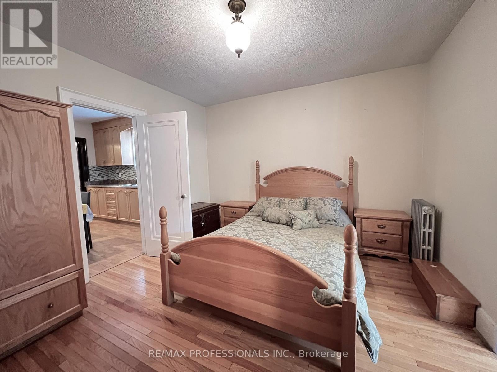 33 Chandos Avenue, Toronto, Ontario  M6H 2E6 - Photo 33 - W12477277