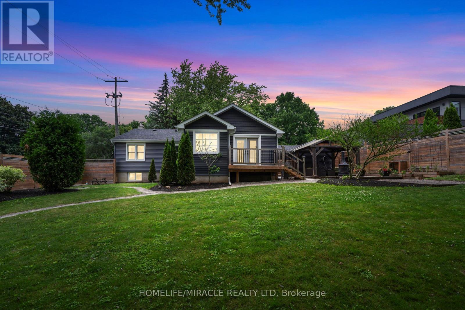 136 MOHAWK ROAD E, Hamilton, Ontario