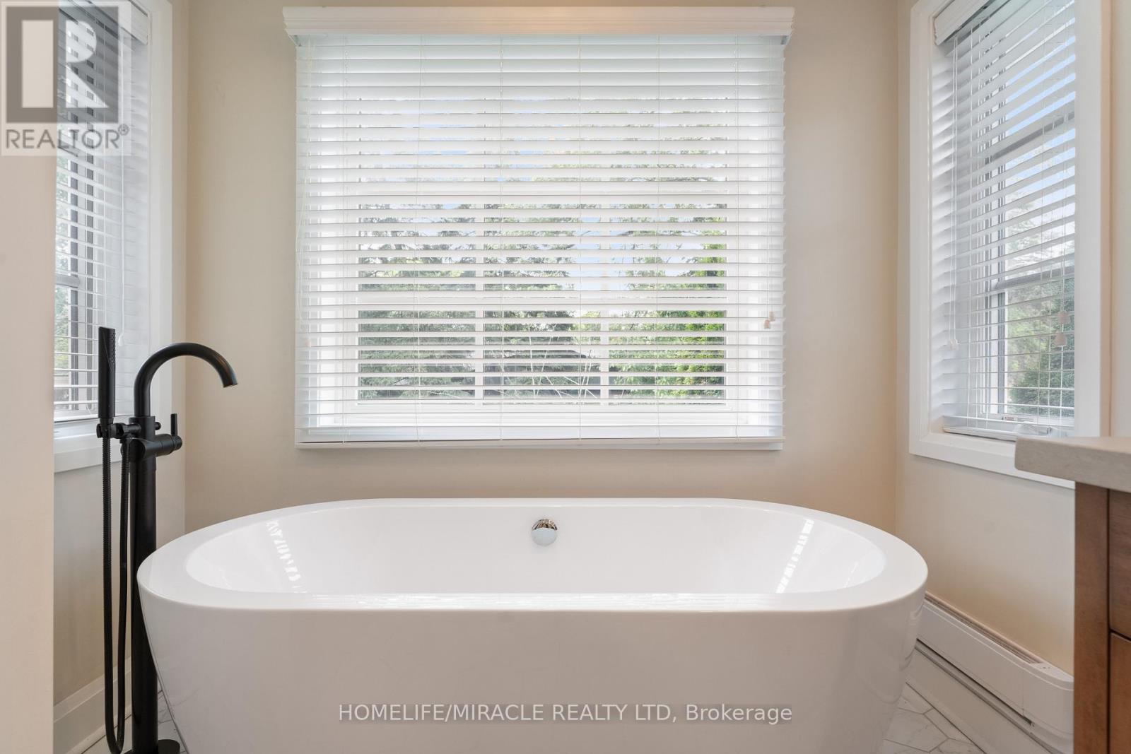 136 Mohawk Road E, Hamilton, Ontario  L9G 2W9 - Photo 21 - X12477263
