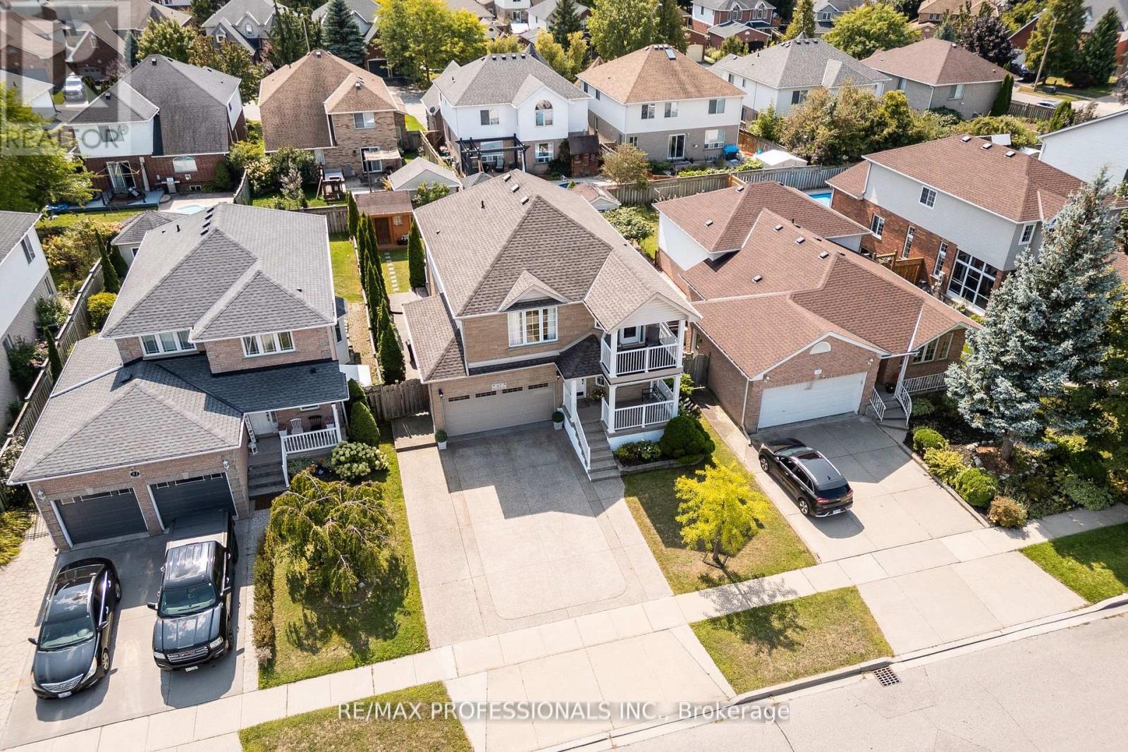 47 Mcnichol Drive, Cambridge, Ontario  N1P 1C9 - Photo 2 - X12477281
