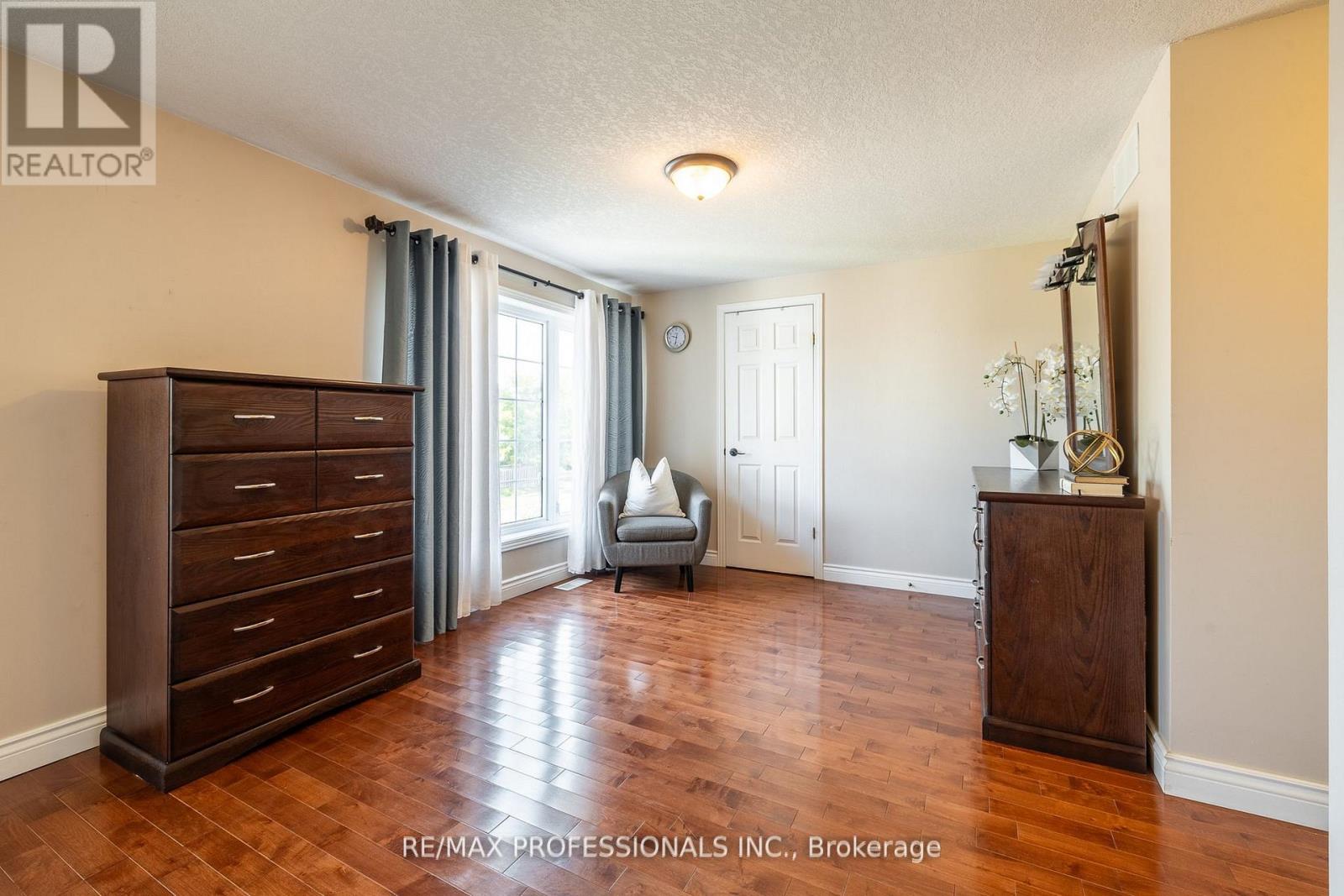 47 Mcnichol Drive, Cambridge, Ontario  N1P 1C9 - Photo 21 - X12477281