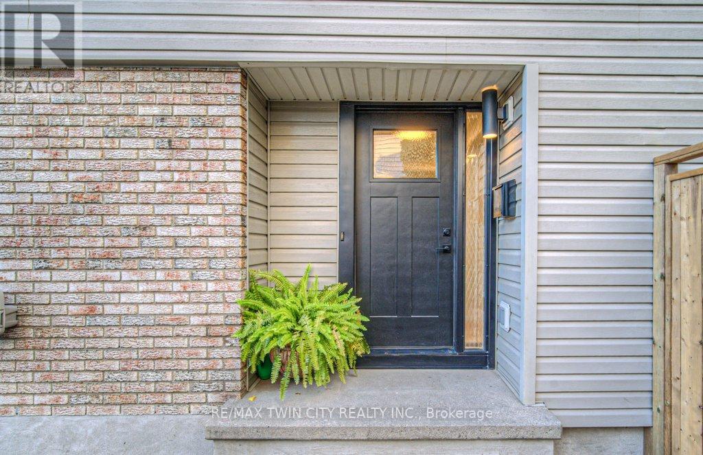 563 Elgin Street N, Cambridge, Ontario  N1R 6A2 - Photo 4 - X12477287