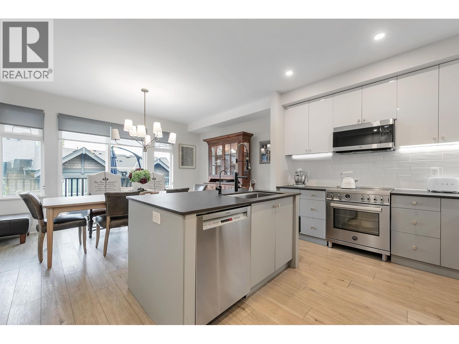150 1460 Southview Street, Coquitlam, British Columbia  V3E 0G6 - Photo 4 - R3061199