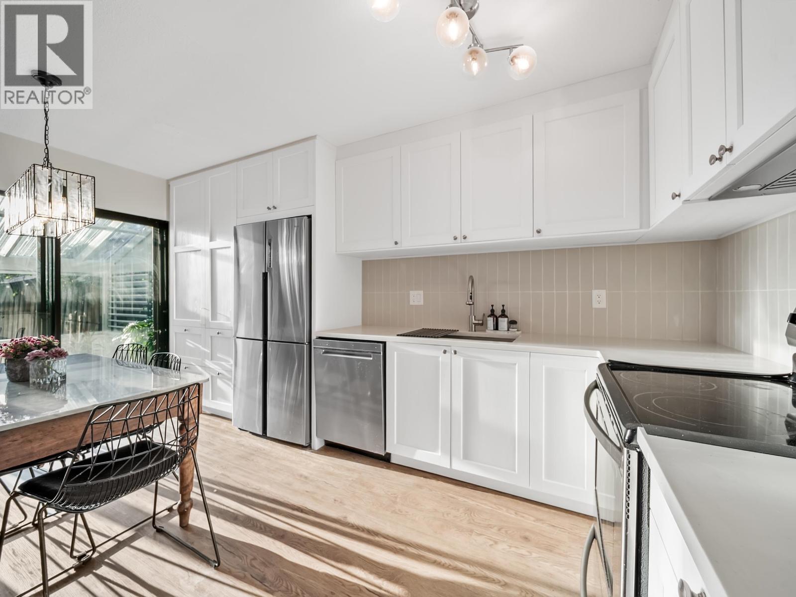 2509 Burian Drive, Coquitlam, British Columbia  V3K 5W8 - Photo 2 - R3061202