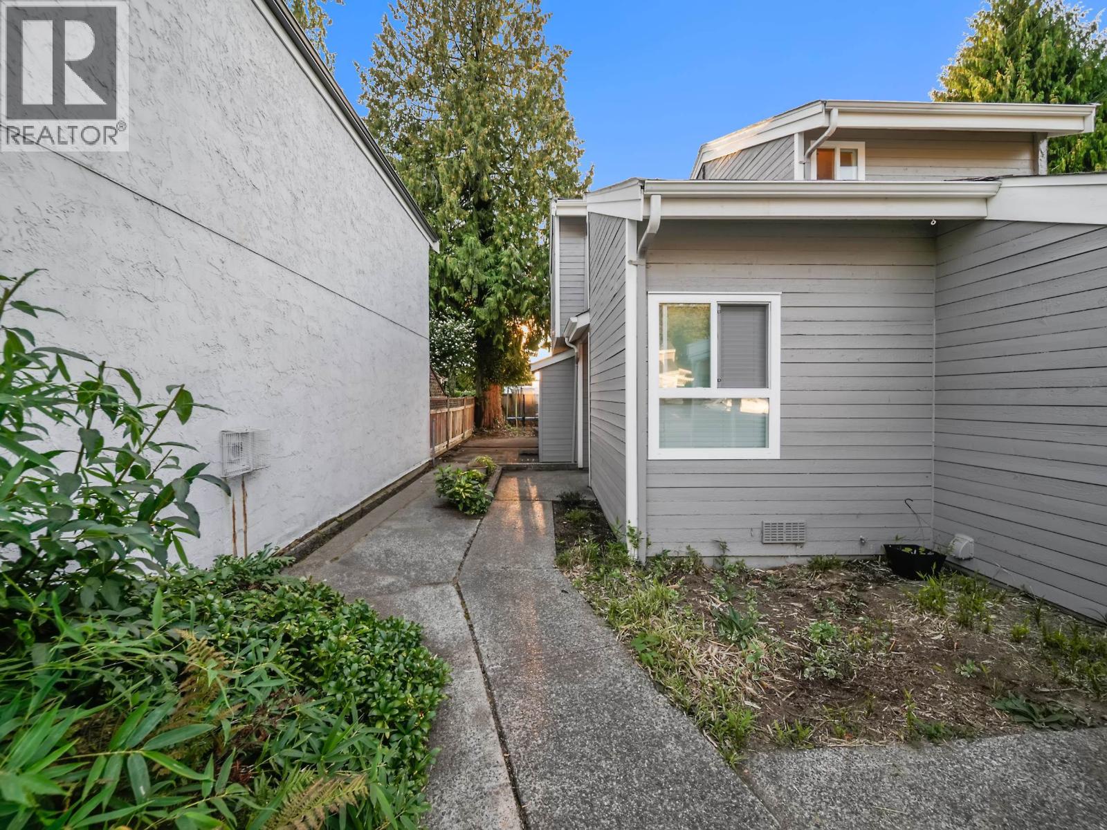 2509 Burian Drive, Coquitlam, British Columbia  V3K 5W8 - Photo 31 - R3061202